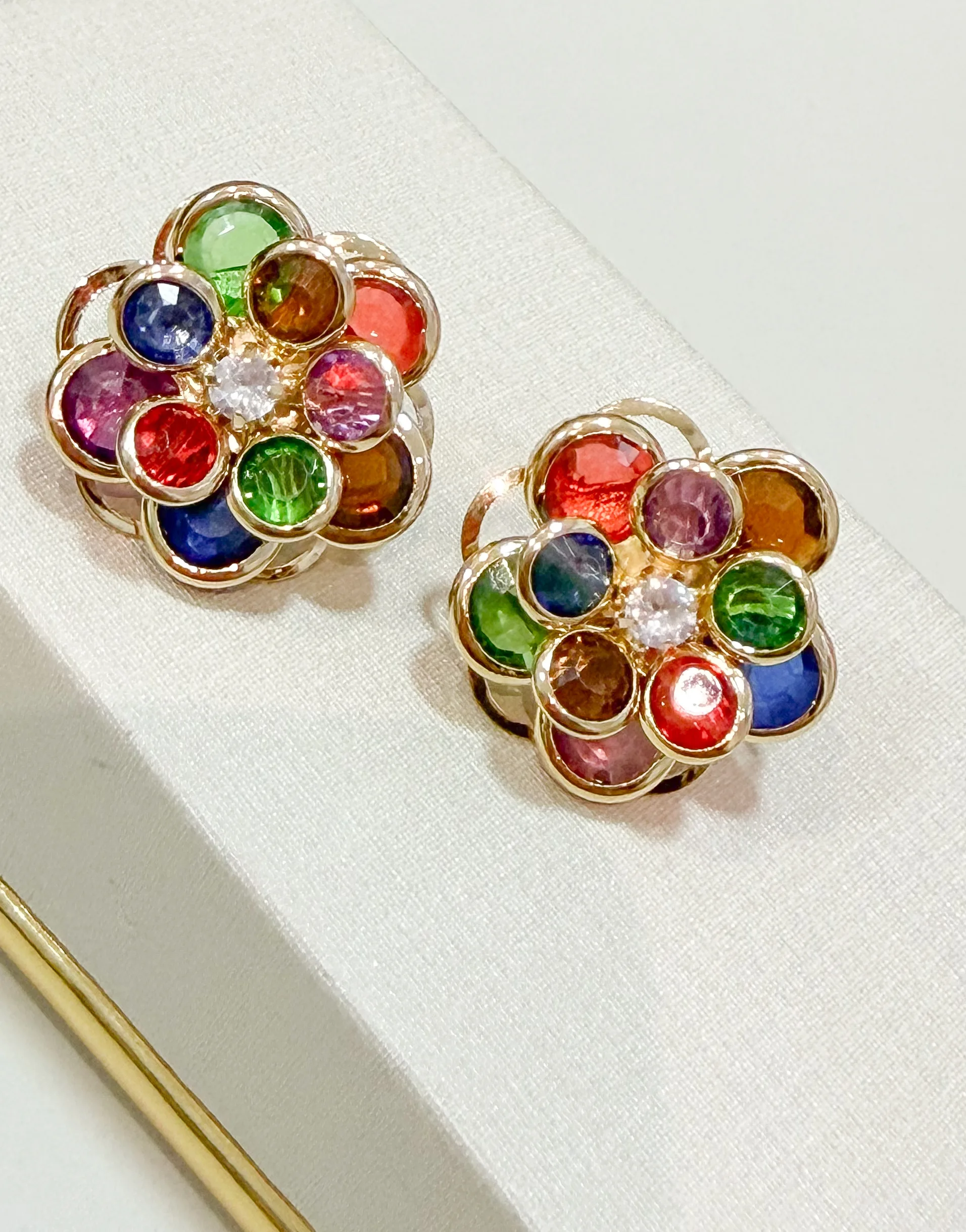Brinco flor cor
